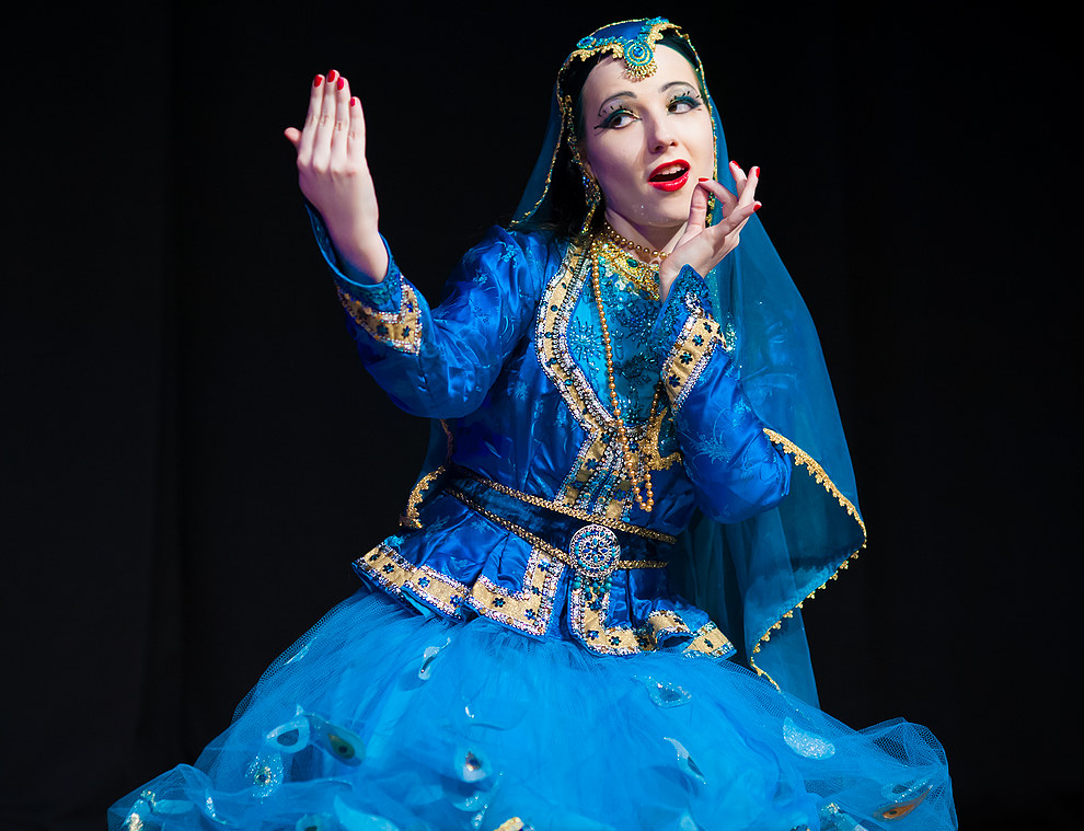 Apsara - Taniec kadżarski (Qajar dance, Iran) ("Teatr Tańca" Wielkiej Orkiesty Świątecznej Pomocy w ArtBemie)
